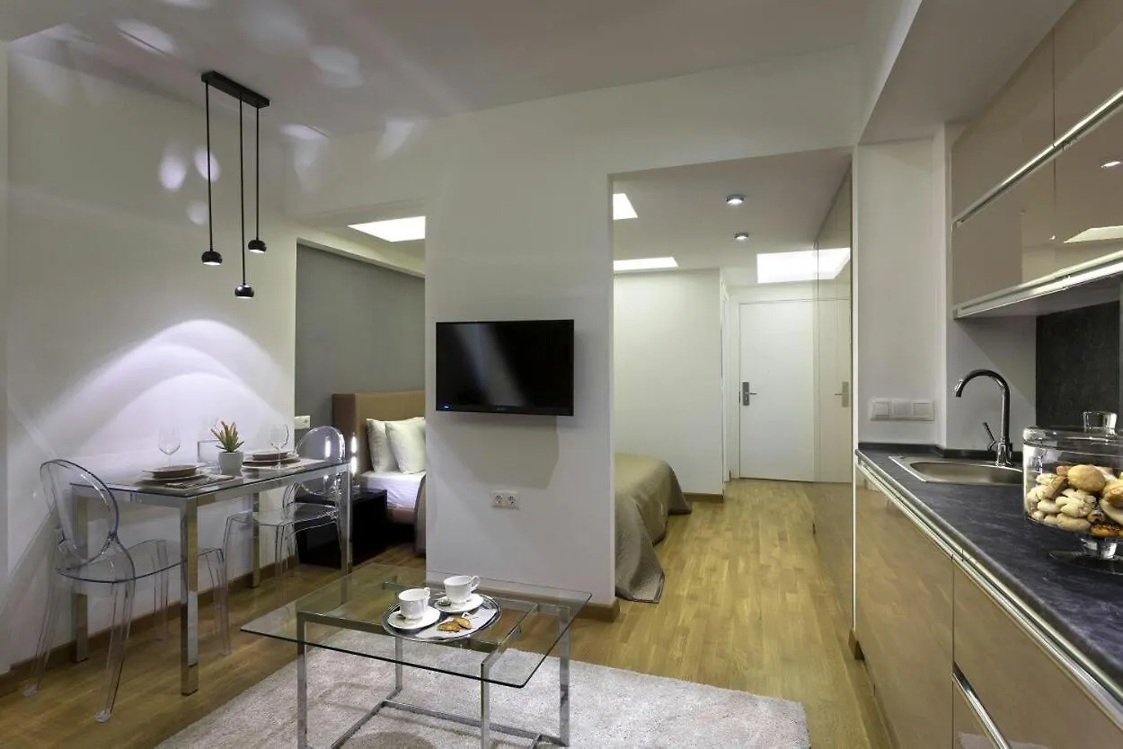 Hotell The Place Suit & Apartments